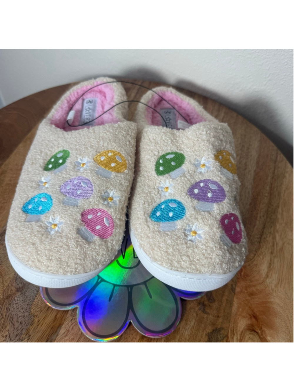 Women's LOVE83 Beige Mushroom Slippers Size 9